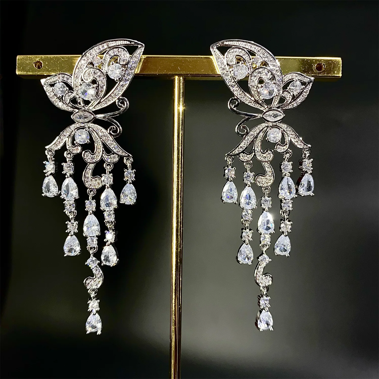 luxury earrings butterfly silver color zirconia shiny jewelry women wedding dinner party anniversary gift banquet
luxury earrings butterfly silver color zirconia shiny jewelry women wedding dinner party anniversary gift banquet