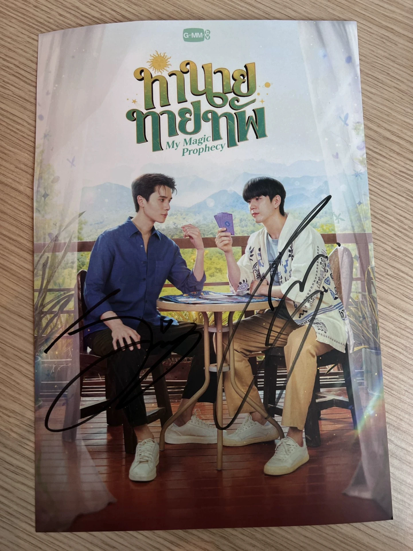 Официальная фотокарта GmmTV Thai Star Jimmy&Sea My Magic Prophecy с подписью 18x26,7 см
Официальная фотокарта GmmTV Thai Star Jimmy&Sea My Magic Prophecy с подписью 18x26,7 см