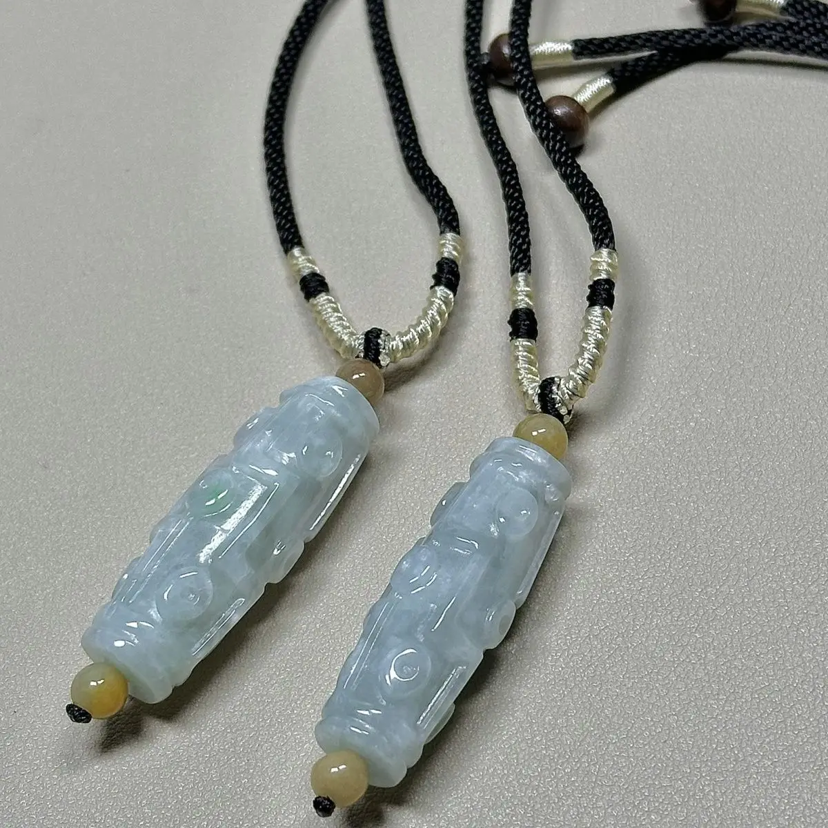 3D Geometric Pendant Necklace Ethnic-inspired Bead Choker with Engraved Patterns Boho Style Jewelry Accessories for Women & Men
3D Geometric Pendant Necklace Ethnic-inspired Bead Choker with Engraved Patterns Boho Style Jewelry Accessories for Women & Men
