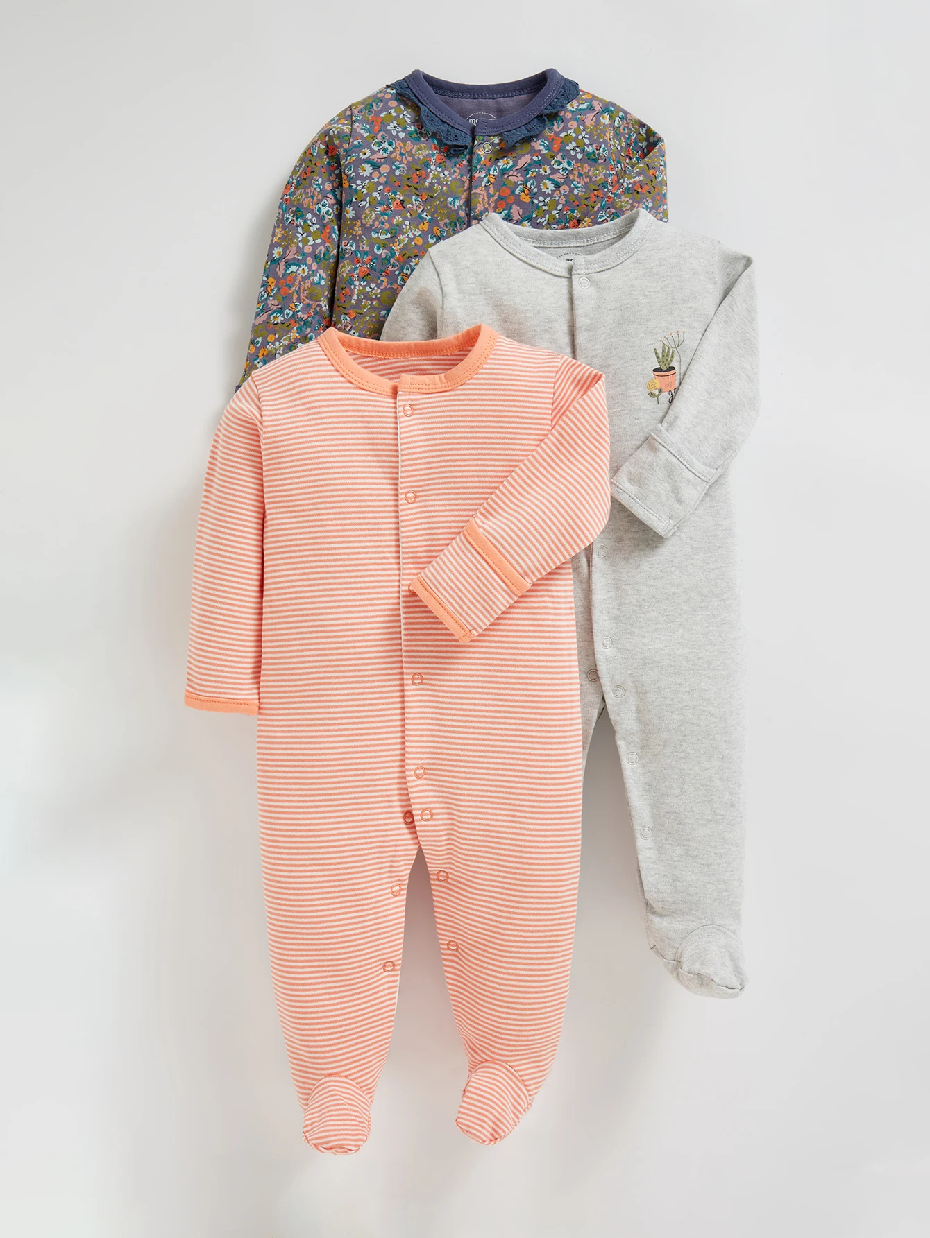 3PCS Girls Cotton Floral Print Romper Set | Long Sleeve Jumpsuit with feet 0-12 Months | Soft Baby Clothes Multi-Color Combos
3PCS Girls Cotton Floral Print Romper Set | Long Sleeve Jumpsuit with feet 0-12 Months | Soft Baby Clothes Multi-Color Combos