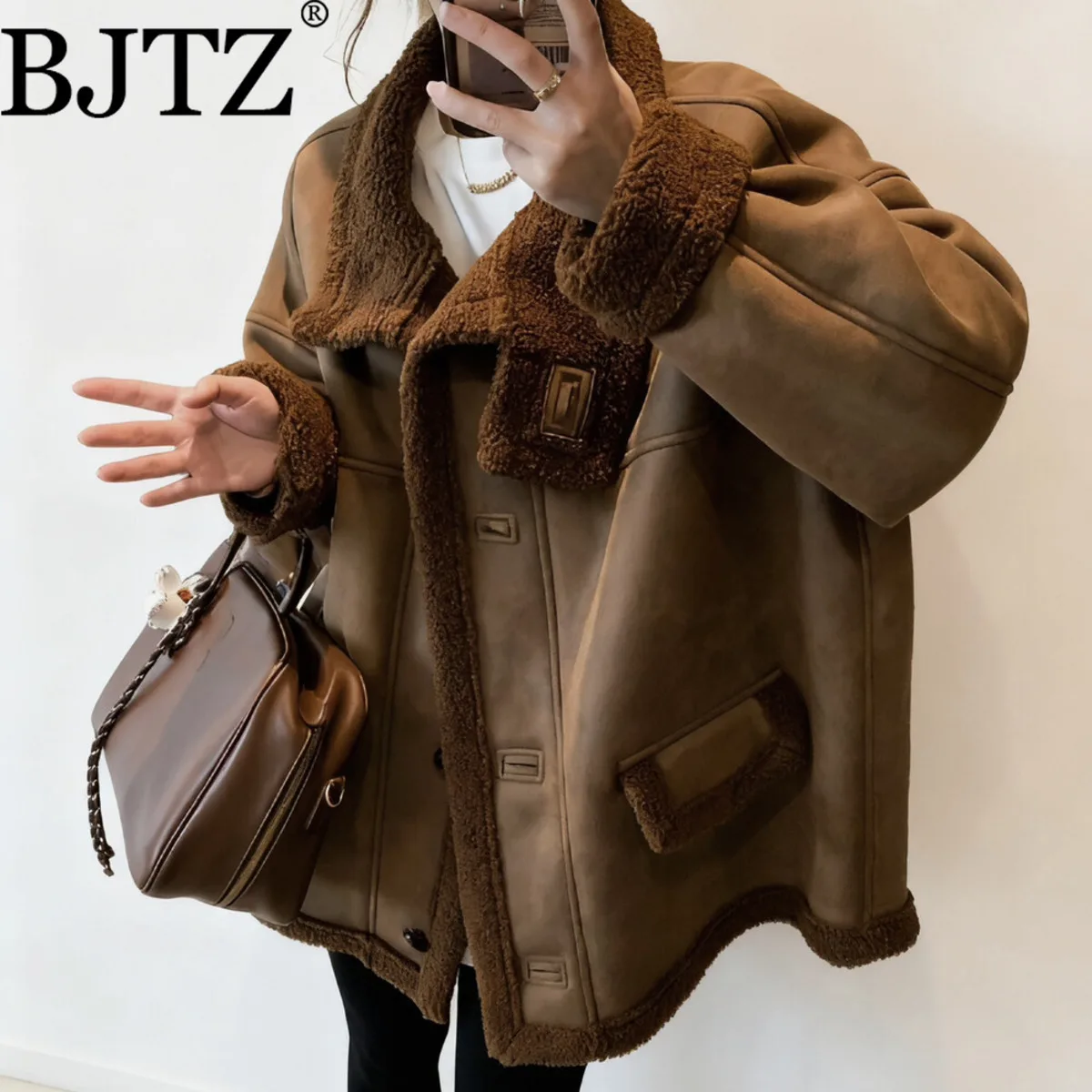BJTZ 2025 Autumn Winter 100% Wool Faux Fur Coat Design Stand Collar Single Breasted Patchwork Elegant Chic Luxury Office Warm
BJTZ 2025 Autumn Winter 100% Wool Faux Fur Coat Design Stand Collar Single Breasted Patchwork Elegant Chic Luxury Office Warm