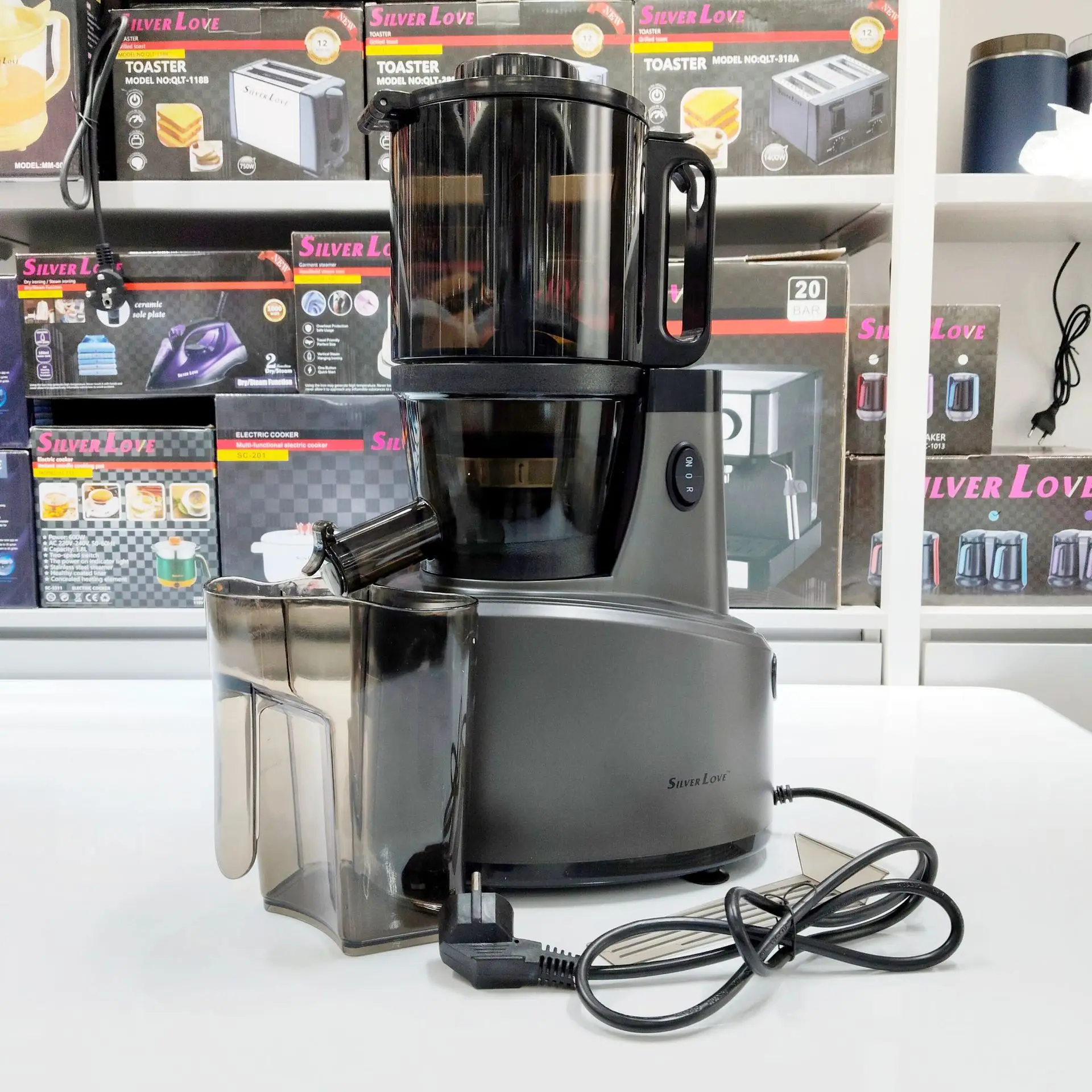 Juicer, easy-assembly high-yield juicer, 220V 1000W 1.5-litre capacity
Juicer, easy-assembly high-yield juicer, 220V 1000W 1.5-litre capacity