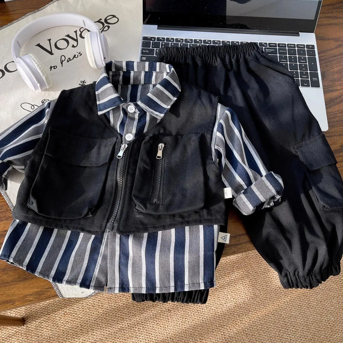 Boys' Spring and Autumn Set New Cool and Handsome Long Sleeve Shirt+Vest Pants 3-Piece Set for Children
Boys' Spring and Autumn Set New Cool and Handsome Long Sleeve Shirt+Vest Pants 3-Piece Set for Children