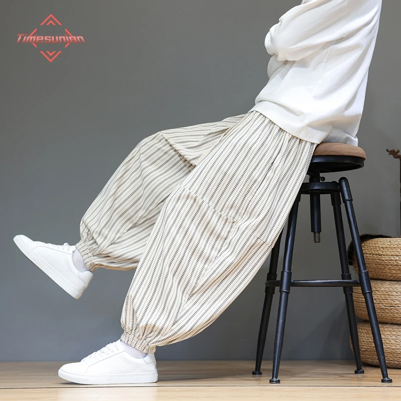 Весенние мужские вельветовые брюки: комфортные, свободные, повседневные, в полоску, с широкими штанинами
Весенние мужские вельветовые брюки: комфортные, свободные, повседневные, в полоску, с широкими штанинами