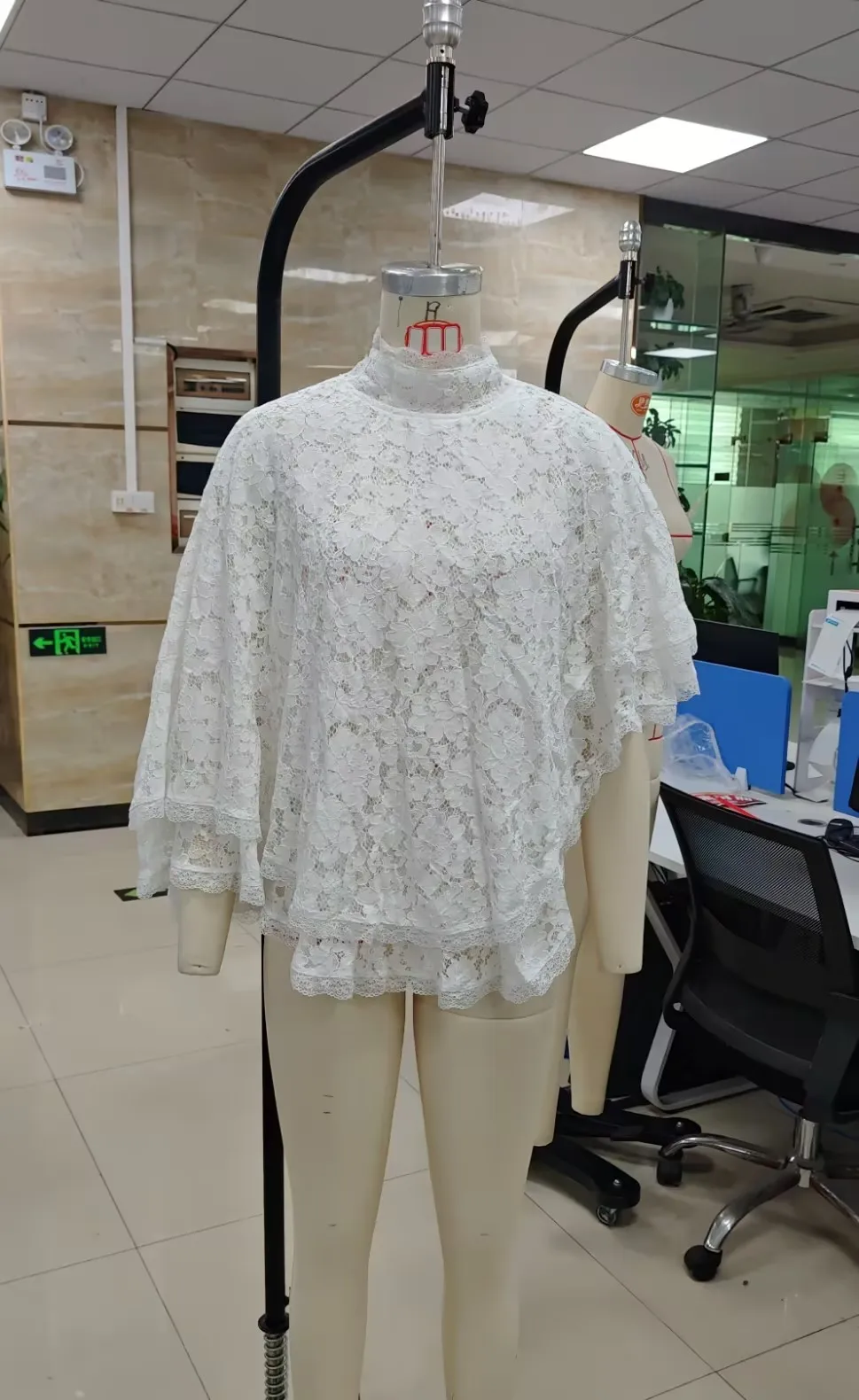 Women's Black Floral Lace High Neck Tops Elegant Draped Cape Sleeve Scalloped Trim Blouses for Party
Women's Black Floral Lace High Neck Tops Elegant Draped Cape Sleeve Scalloped Trim Blouses for Party