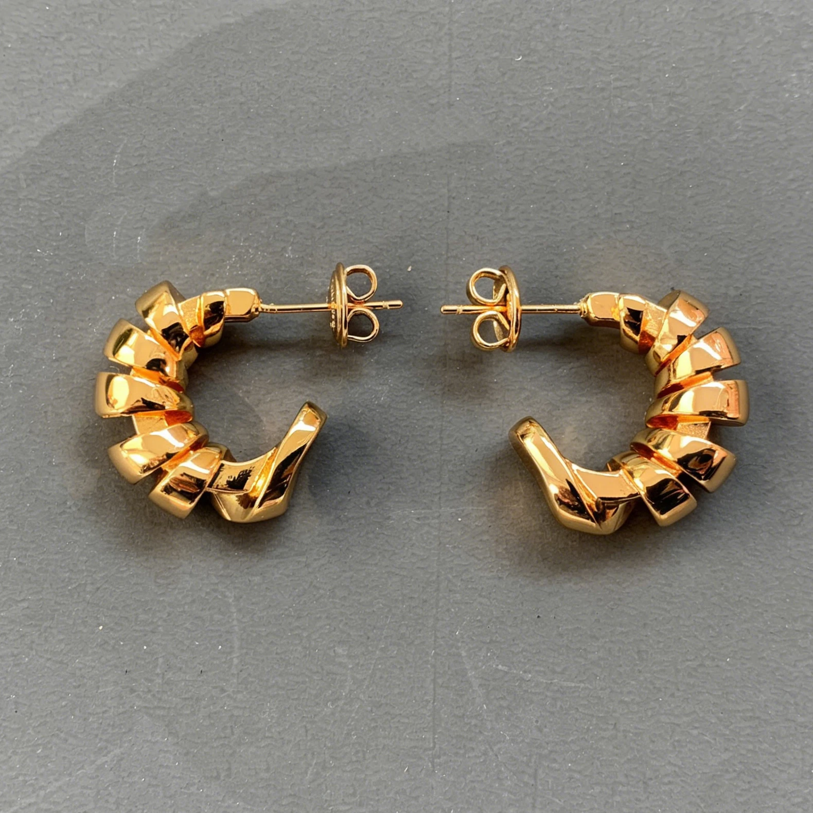 Europe American Irregular Twisted Gold Silver Earring Women Top Quality Designer Jewelry Trend
Europe American Irregular Twisted Gold Silver Earring Women Top Quality Designer Jewelry Trend