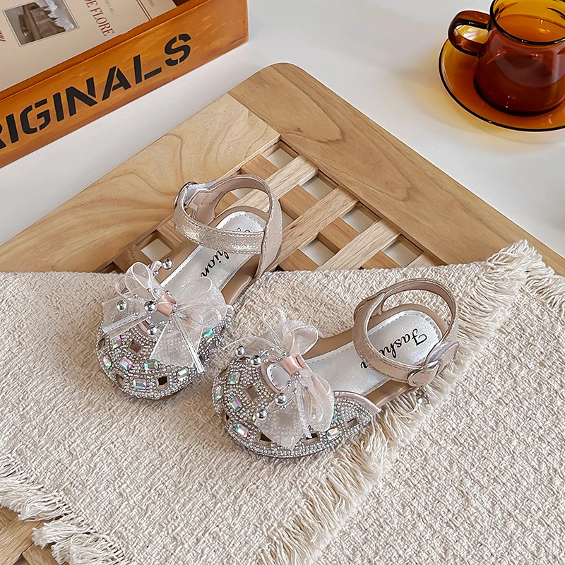 JGSHOWKITO Girls Dance Shoes Shiny Crystal Sweet Lace Bows Kids Princess Shoes Hook&loop 2026 Summer New Children Sandals
JGSHOWKITO Girls Dance Shoes Shiny Crystal Sweet Lace Bows Kids Princess Shoes Hook&loop 2026 Summer New Children Sandals