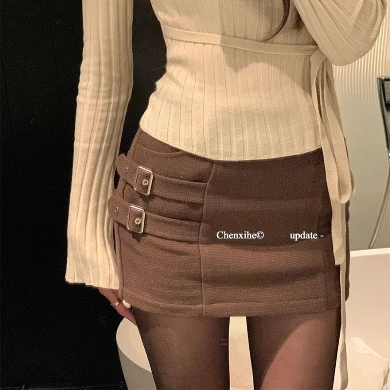 Однотонная тонкая сексуальная короткая юбка трапециевидной формы с высокой талией, осень-зима, новая тенденция, универсальная винтажная юбка на бедрах, модная корейская женская одежда
Однотонная тонкая сексуальная короткая юбка трапециевидной формы с высокой талией, осень-зима, новая тенденция, универсальная винтажная юбка на бедрах, модная корейская женская одежда