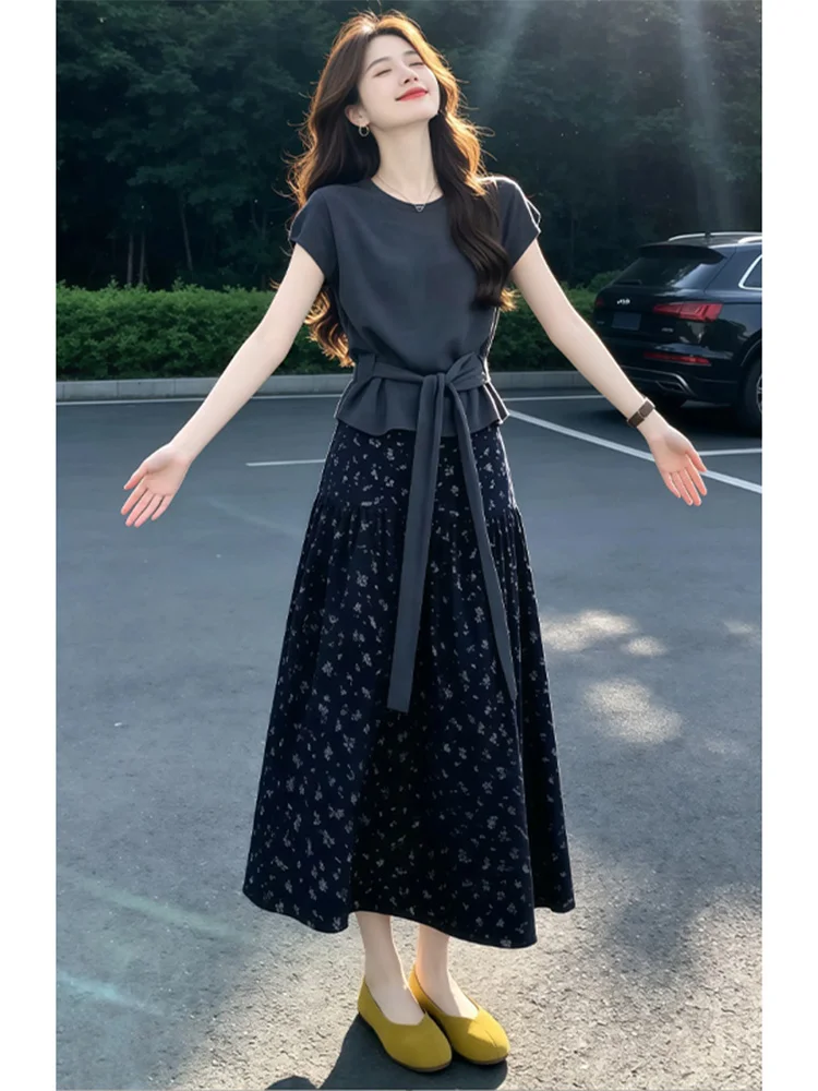 Floral Print T-Shirt And High Waist Skirt Two Piece Set Casual Style Breathable Comfortable Women's Fashion Slimming Suit
Floral Print T-Shirt And High Waist Skirt Two Piece Set Casual Style Breathable Comfortable Women's Fashion Slimming Suit