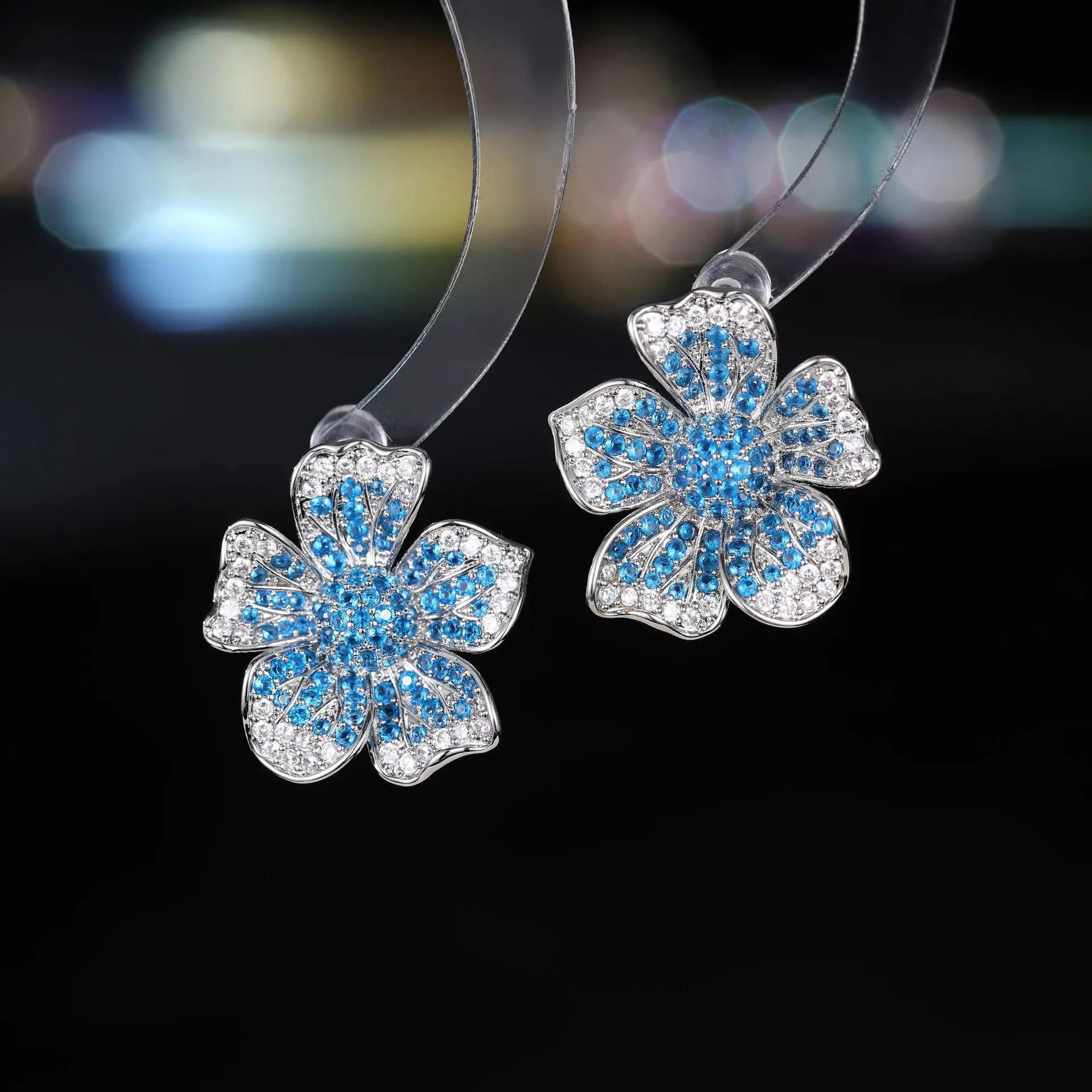 Retro Hong Kong-style micro-inlaid zircon petal women's flower earrings, light luxury and niche 925 silver needle stud earrings
Retro Hong Kong-style micro-inlaid zircon petal women's flower earrings, light luxury and niche 925 silver needle stud earrings