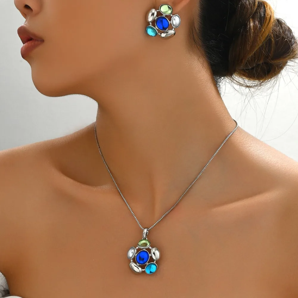 Chic Luxury Crystal Earrings Geometric Charm Earrings Necklace Set Pearl Vintage Women Jewelry Set Party
Chic Luxury Crystal Earrings Geometric Charm Earrings Necklace Set Pearl Vintage Women Jewelry Set Party