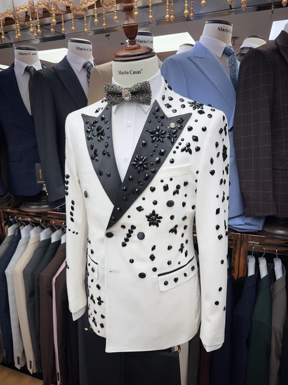 White Men Suit Set 2 Piece Blazer+Black Pant Trousers Crystals Customized Formal Office Jacket Groom Wedding Tuxedo Coat
White Men Suit Set 2 Piece Blazer+Black Pant Trousers Crystals Customized Formal Office Jacket Groom Wedding Tuxedo Coat
