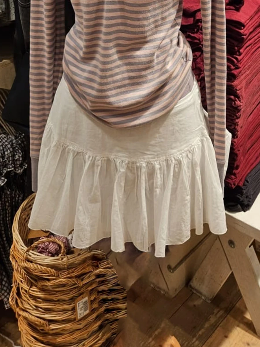 Cute White Folds Mini Skirts Woman Summer New Low Waist Cotton A-line Short Faldas Female Sweet Simple Solid All-match Skirt Y2k
Cute White Folds Mini Skirts Woman Summer New Low Waist Cotton A-line Short Faldas Female Sweet Simple Solid All-match Skirt Y2k