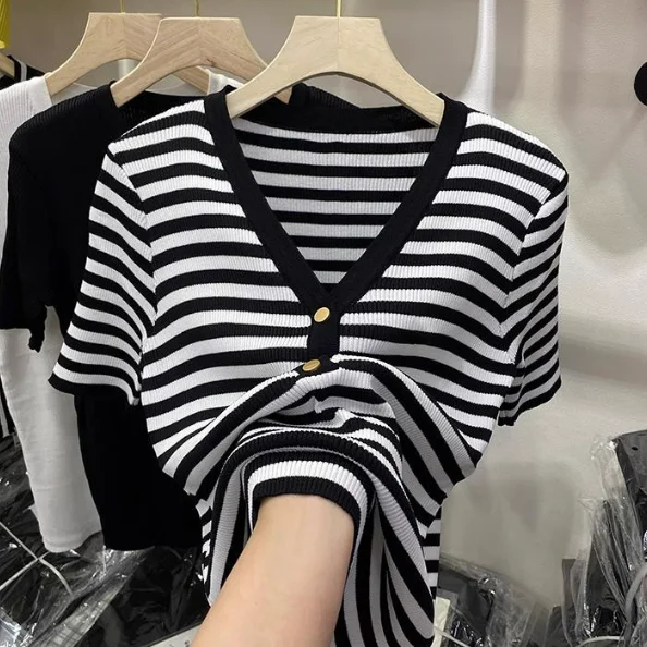 Sexy V-neck Striped Short Sleeve T-shirts for Women Summer New Tees Top Fashion Basic Tshirt Korean Style Women's Clothes S955
Sexy V-neck Striped Short Sleeve T-shirts for Women Summer New Tees Top Fashion Basic Tshirt Korean Style Women's Clothes S955