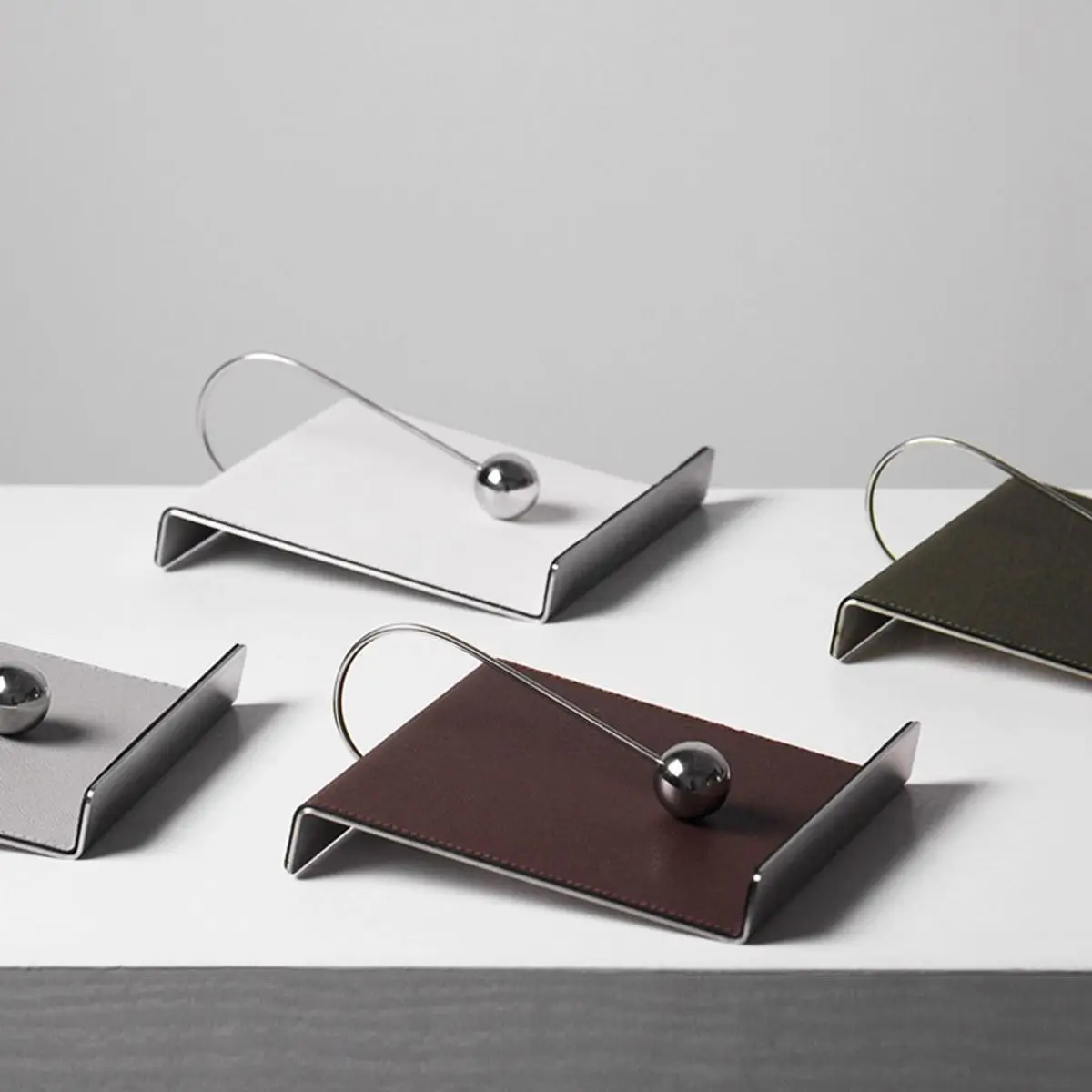 Modern Luxury Stainless Steel Leather Tissue Holder with Paper Clamp Creative Storage Decor
Modern Luxury Stainless Steel Leather Tissue Holder with Paper Clamp Creative Storage Decor