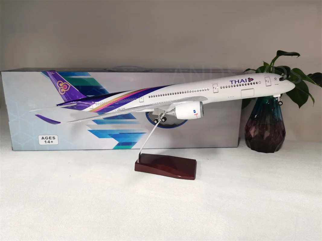 Масштабная модель самолета 47 см, модель самолета для Thailands Airlines A350, авиационная смола, модель пассажирского самолета, коллекция дисплеев
Масштабная модель самолета 47 см, модель самолета для Thailands Airlines A350, авиационная смола, модель пассажирского самолета, коллекция дисплеев