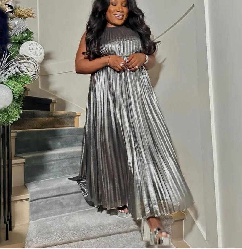 Индивидуальные платья больших размеров, женское вечернее свободное платье без рукавов, тонкое плиссированное сексуальное вечернее платье на день рождения, новое
Индивидуальные платья больших размеров, женское вечернее свободное платье без рукавов, тонкое плиссированное сексуальное вечернее платье на день рождения, новое