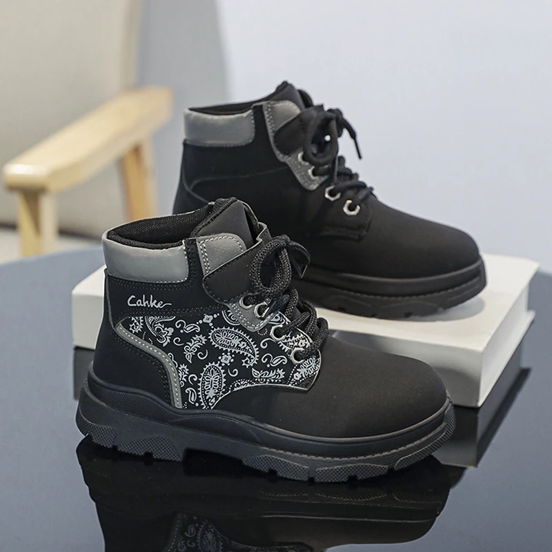 Кожаные детские ботинки для верховой езды, осенне-зимние зимние ботинки для мальчиков, модные нескользящие детские ботинки для девочек, кроссовки для мальчиков и детей
Кожаные детские ботинки для верховой езды, осенне-зимние зимние ботинки для мальчиков, модные нескользящие детские ботинки для девочек, кроссовки для мальчиков и детей