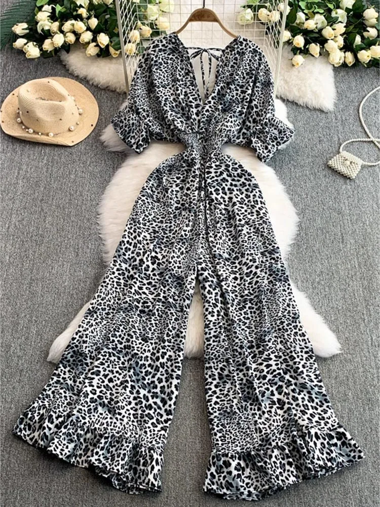Female V Neck Flared Sleeves Elastic Waist Slim Fit Fashion Leopard Print Long Rompers 2025 Summer Streetwear Jumpsuit
Female V Neck Flared Sleeves Elastic Waist Slim Fit Fashion Leopard Print Long Rompers 2025 Summer Streetwear Jumpsuit
