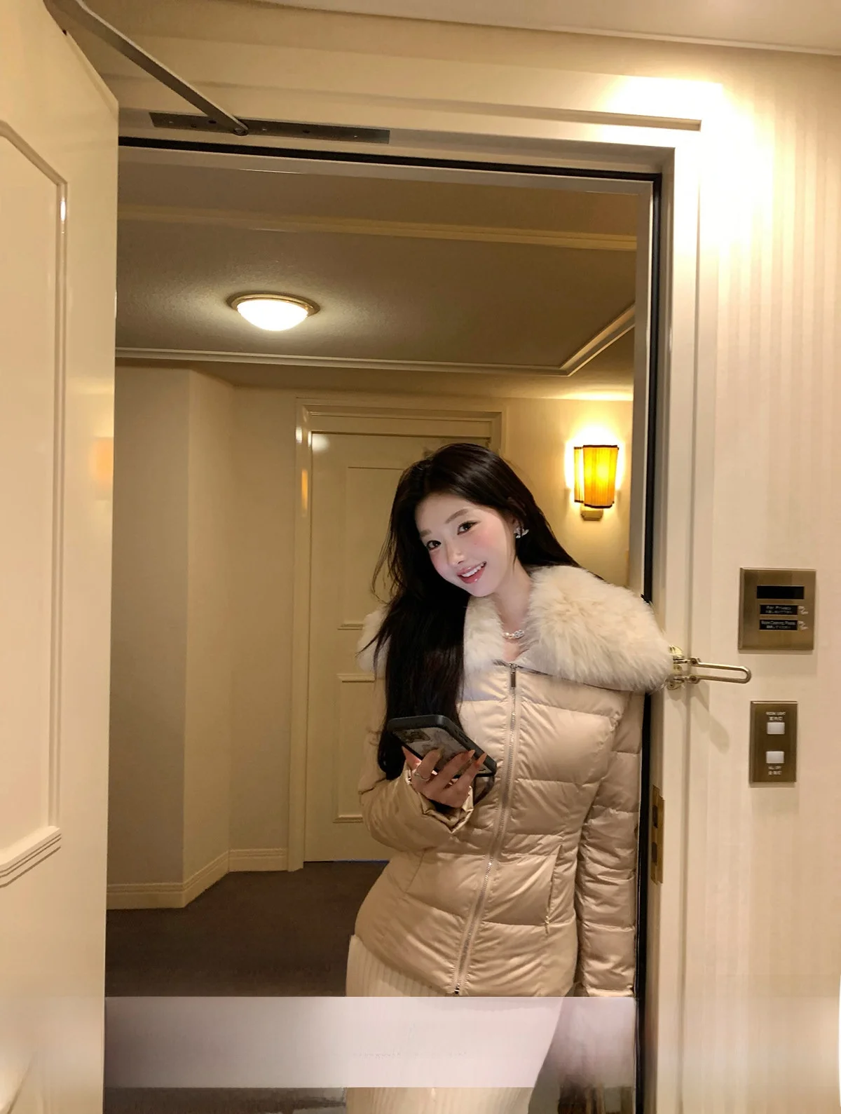 Зимняя женская куртка-пуховик YOLI Zhang Yuli с меховым воротником, теплая, универсальная, цвета сливы, повседневная, укороченная
Зимняя женская куртка-пуховик YOLI Zhang Yuli с меховым воротником, теплая, универсальная, цвета сливы, повседневная, укороченная