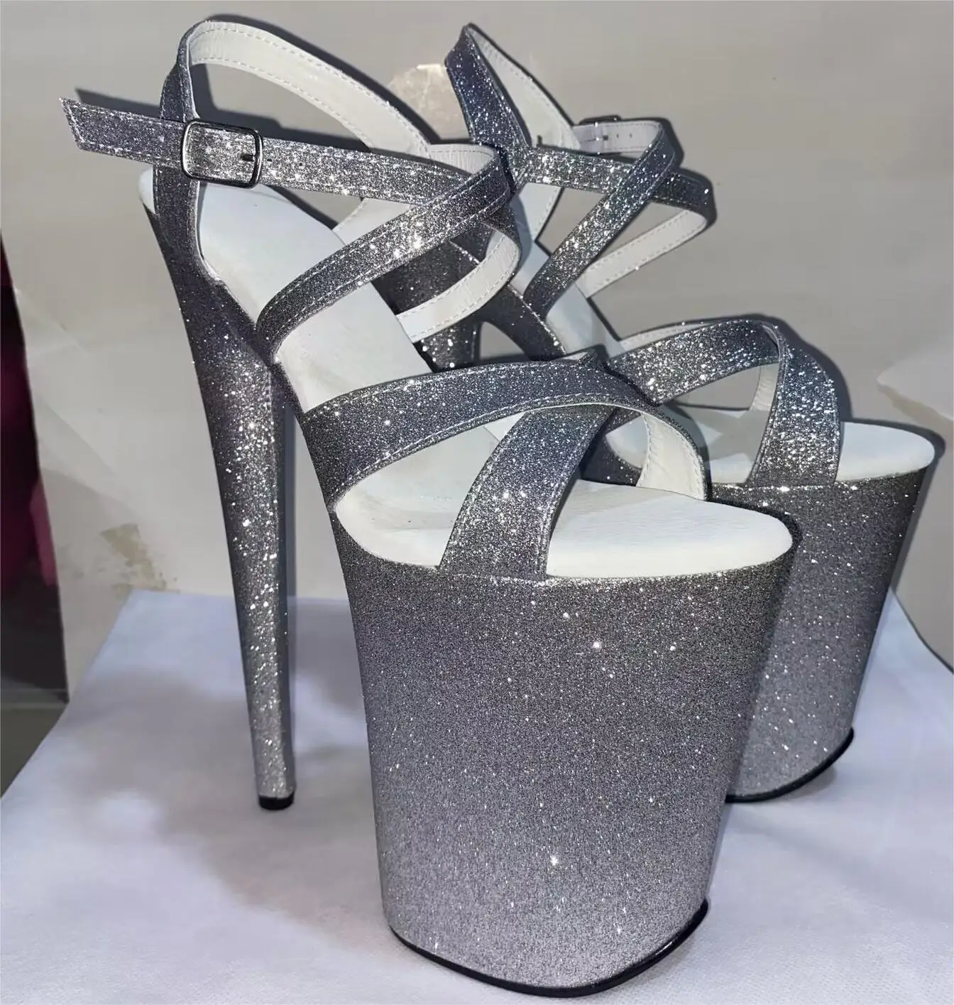 9 inch high heel sandals, cross sequined shoes bread and 23 cm stiletto shoes, sexy model pole dancing cool runway dance shoes
9 inch high heel sandals, cross sequined shoes bread and 23 cm stiletto shoes, sexy model pole dancing cool runway dance shoes