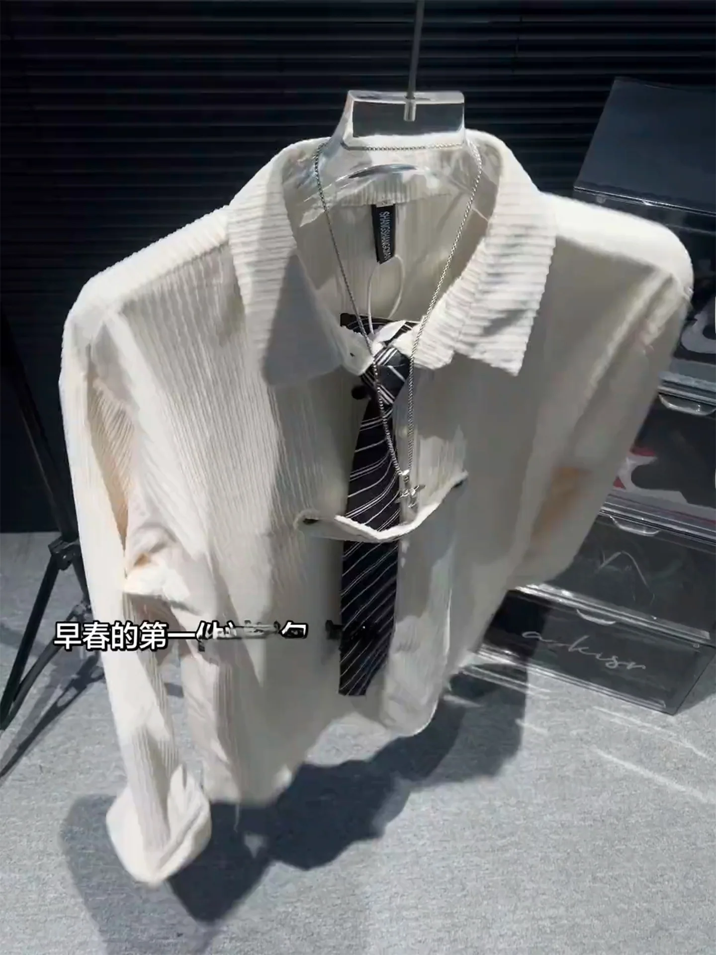 Corduroy Long Sve irt Men's Spring Design College Sle American Layering Inner Wear Base irt Loose Fit Youth Faion
Corduroy Long Sve irt Men's Spring Design College Sle American Layering Inner Wear Base irt Loose Fit Youth Faion