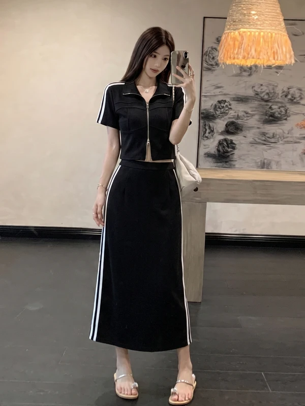 Slimming Short Zipper Top And Half Skirt Set for plus Size Women Summer Fashion Outfit Korean Style Straight Cut A-Line Skirt
Slimming Short Zipper Top And Half Skirt Set for plus Size Women Summer Fashion Outfit Korean Style Straight Cut A-Line Skirt