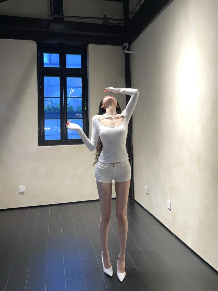 Low-Waist Straight-Leg Denim orts Women's Slimming Tight-Fit Hot Pants Casual Sle Wide Leg Pants Autumn Season Blue Color
Low-Waist Straight-Leg Denim orts Women's Slimming Tight-Fit Hot Pants Casual Sle Wide Leg Pants Autumn Season Blue Color