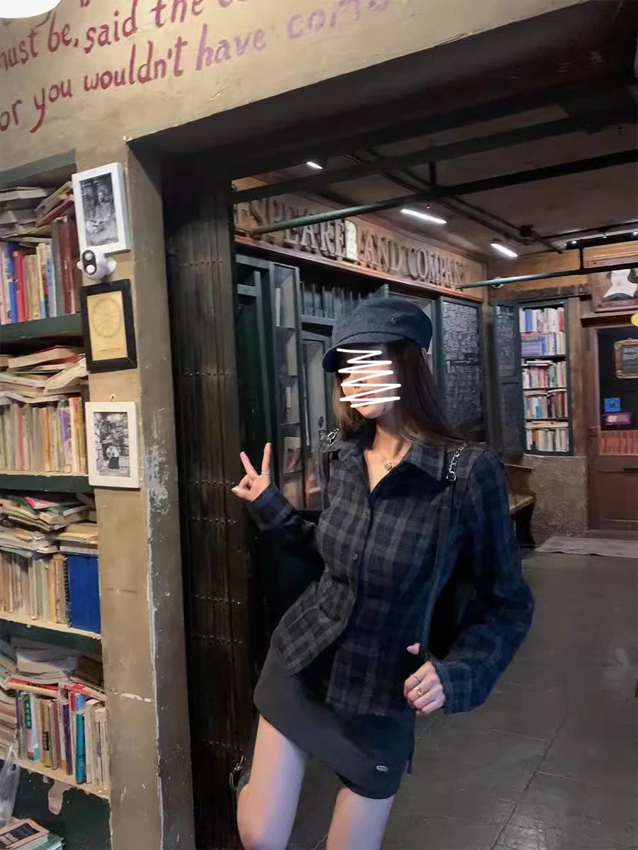 Женская приталенная рубашка в клетку в винтажном стиле преппи с длинным рукавом, утянутой талией, модная базовая модель для весны, с воротником, подчеркивающая фигуру.
Женская приталенная рубашка в клетку в винтажном стиле преппи с длинным рукавом, утянутой талией, модная базовая модель для весны, с воротником, подчеркивающая фигуру.