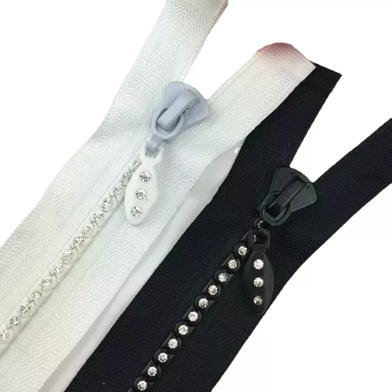 2pcs/Lot 5# 50 to 70cm Luxury Resin Diamond Zipper Shining Black White Apparel Jacket Fur Wedding Garment Coat Sewing Accessory
2pcs/Lot 5# 50 to 70cm Luxury Resin Diamond Zipper Shining Black White Apparel Jacket Fur Wedding Garment Coat Sewing Accessory