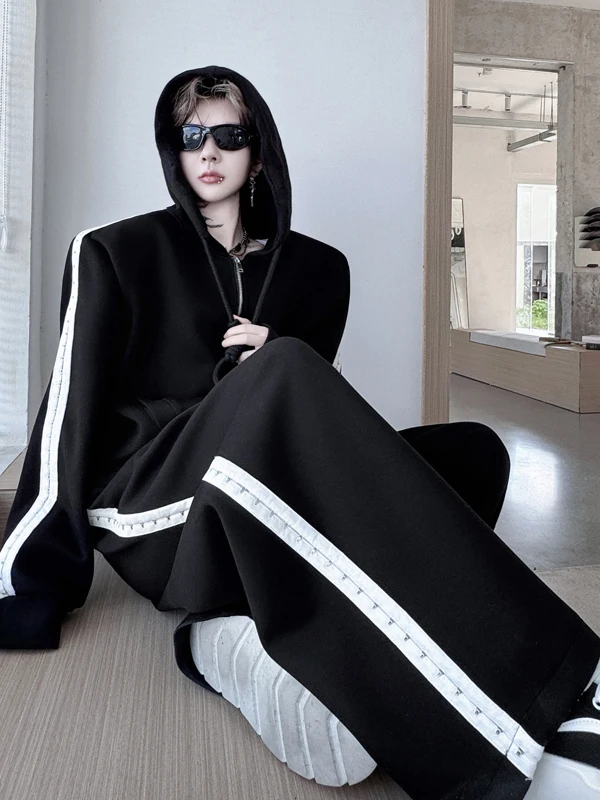 Комплект TANGZ STUDIO: Американский уличный стиль, толстовка-кардиган с капюшоном и спортивные брюки, повседневный комплект из двух предметов для подростков
Комплект TANGZ STUDIO: Американский уличный стиль, толстовка-кардиган с капюшоном и спортивные брюки, повседневный комплект из двух предметов для подростков