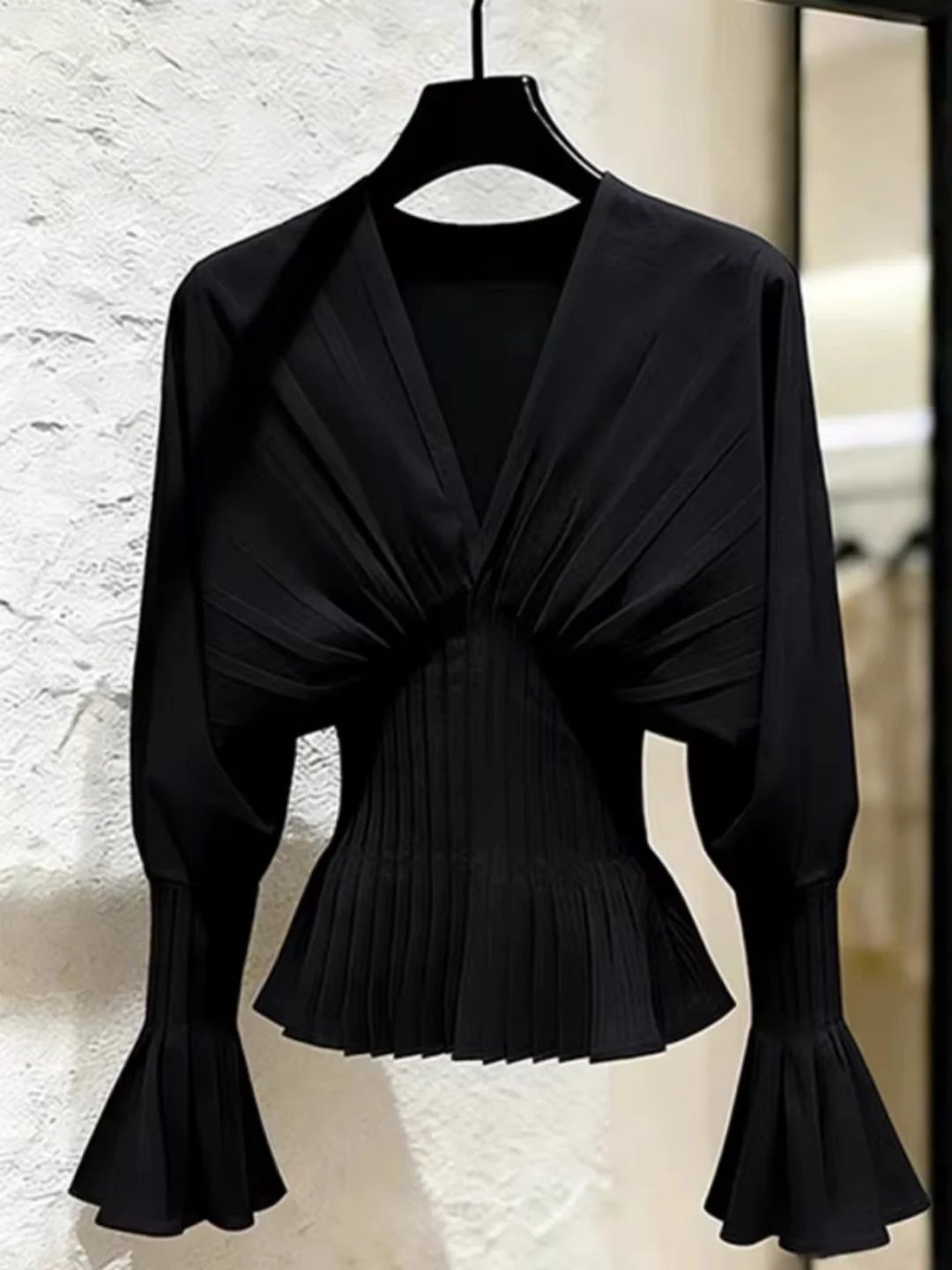 Slim Fit V-Neck Shirt Women's Style Beautiful Pleated Design French Style Long Sleeve Breathable Comfortable Spring New Arrival
Slim Fit V-Neck Shirt Women's Style Beautiful Pleated Design French Style Long Sleeve Breathable Comfortable Spring New Arrival