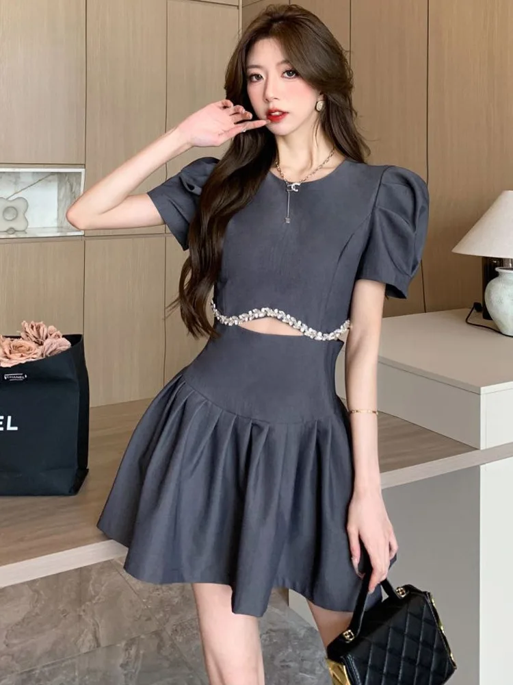 2025 Sweet and Spicy Short Sleeve Diamond Studded Hollow Slim Fit Small A Letter Print Short Dress E001
2025 Sweet and Spicy Short Sleeve Diamond Studded Hollow Slim Fit Small A Letter Print Short Dress E001