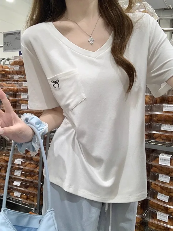White Knot Embroidered V-Neck Short Sleeve T-Shirt Women's Fashionable Slimming Versatile Unique Summer Top
White Knot Embroidered V-Neck Short Sleeve T-Shirt Women's Fashionable Slimming Versatile Unique Summer Top