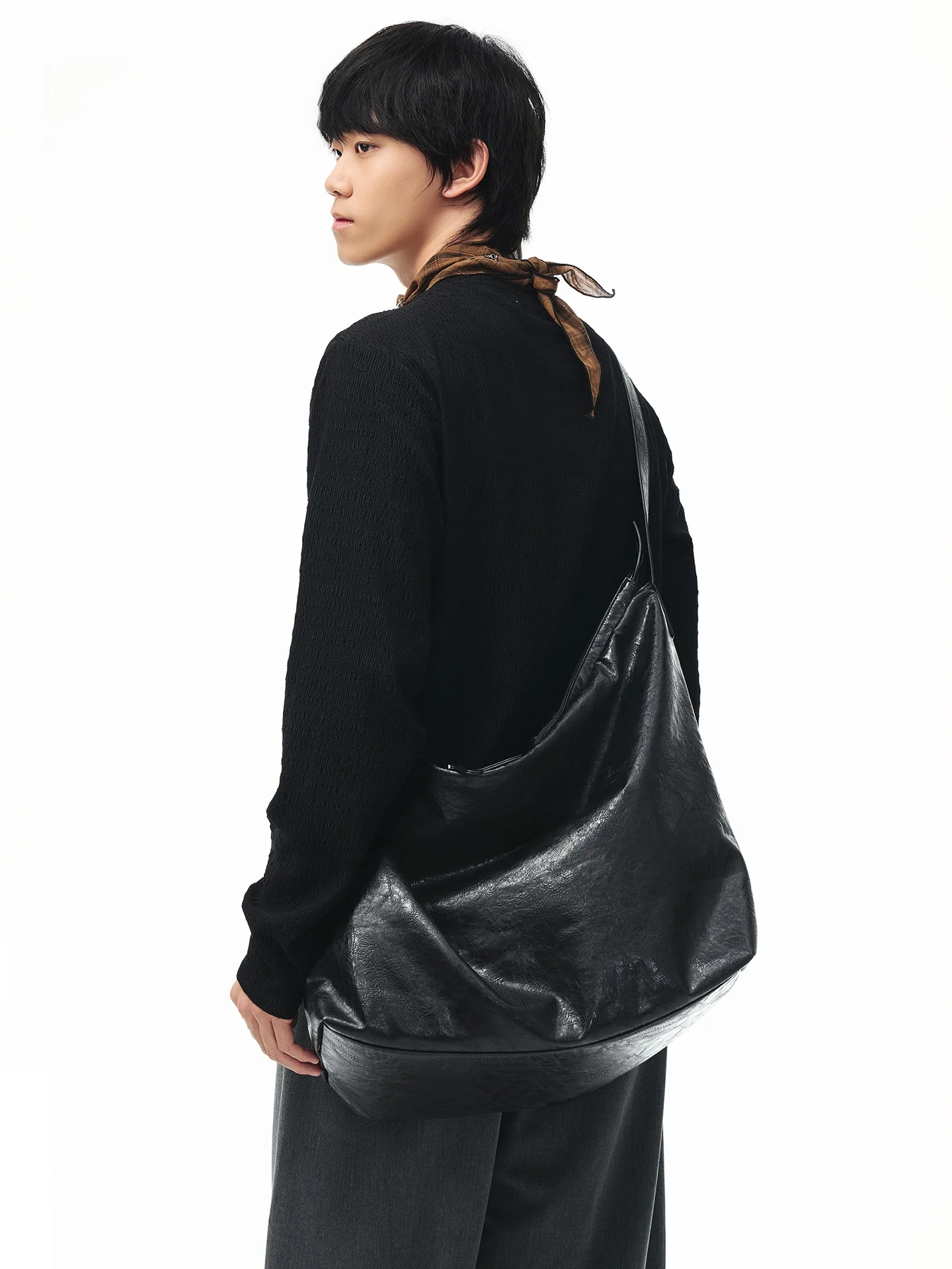 Nesbit Men's Casual Large Soft Leather Tote Bag Single Shoulder Crossbody Bag Travel Bag Polyester Zipper Closure
Nesbit Men's Casual Large Soft Leather Tote Bag Single Shoulder Crossbody Bag Travel Bag Polyester Zipper Closure