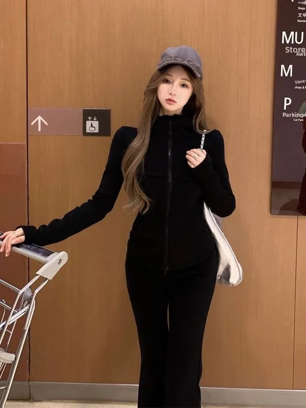 Корейский спортивный костюм с капюшоном и брюками-клеш, комплект из двух предметов, весна 2026, повседневная одежда для женщин
Корейский спортивный костюм с капюшоном и брюками-клеш, комплект из двух предметов, весна 2026, повседневная одежда для женщин