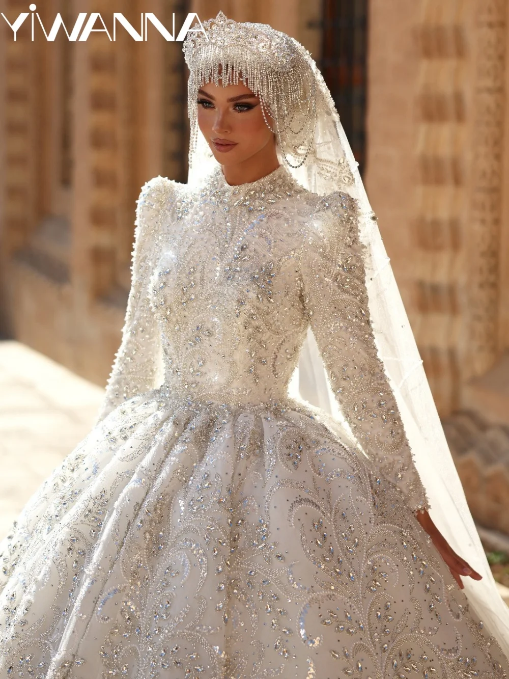 Muslim Luxurious Crystal Wedding Dress Sparkly Beaded High Collar Bridal Gown 2026 New Customized Dreamy Long Dresses For Bride
Muslim Luxurious Crystal Wedding Dress Sparkly Beaded High Collar Bridal Gown 2026 New Customized Dreamy Long Dresses For Bride