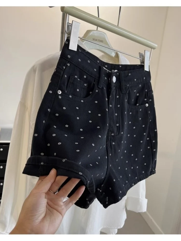 High Waist Floral Print Wide Leg Short Jeans Women's Summer New Style Slimming A-Line Hot Pants Korean Version INS Style
High Waist Floral Print Wide Leg Short Jeans Women's Summer New Style Slimming A-Line Hot Pants Korean Version INS Style