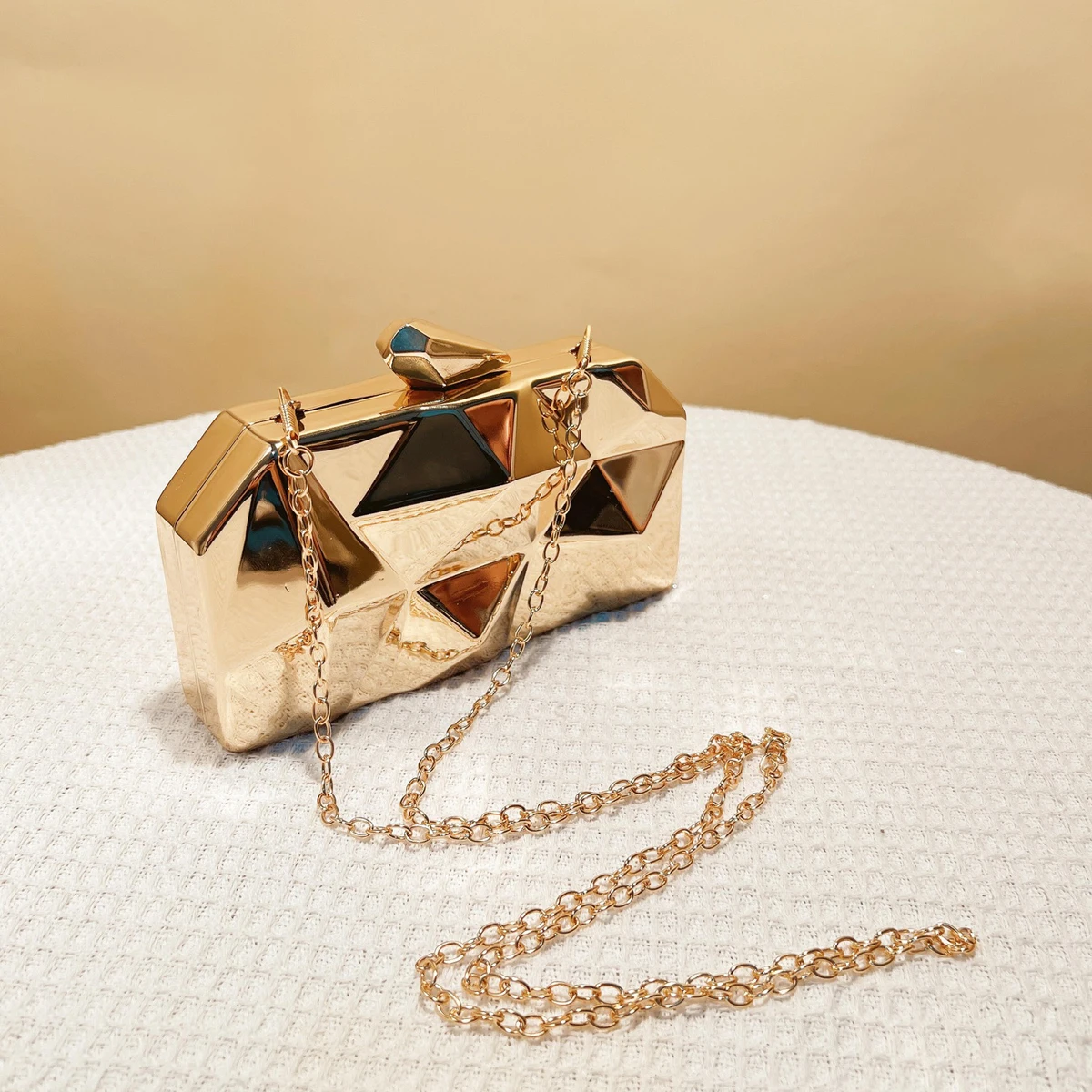 Fashion Golden Metal Evening Bags Mini Party Dress Cool Shoulder Clutch Bags Silver Color For Gift Purse
Fashion Golden Metal Evening Bags Mini Party Dress Cool Shoulder Clutch Bags Silver Color For Gift Purse