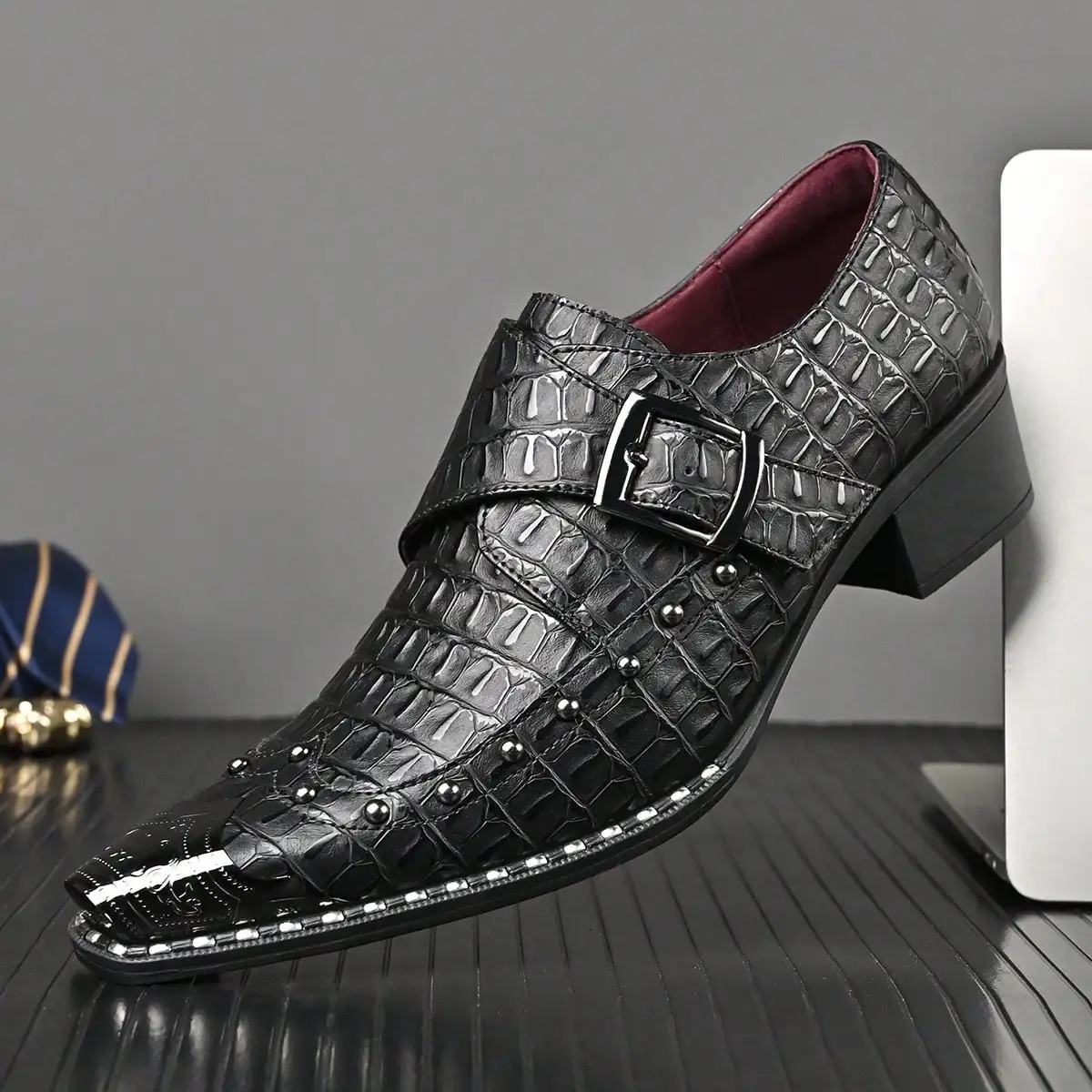 Vintage-Style Men Buckle Monk Strap Shoes, Low Heels & Metal Buckle, Comfortable And Durable, Essential Dress Men Shoes For Business Occasions.
Vintage-Style Men Buckle Monk Strap Shoes, Low Heels & Metal Buckle, Comfortable And Durable, Essential Dress Men Shoes For Business Occasions.