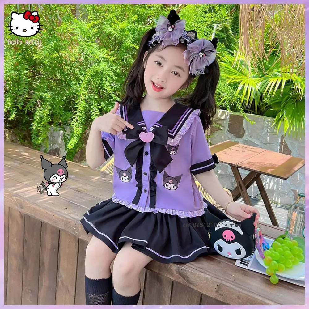 Детский комплект в студенческом стиле Sanrio, аниме Kuromi Hello Kitty, 2 шт., милая футболка с кукольным воротником для девочек, шорты, плиссированная юбка
Детский комплект в студенческом стиле Sanrio, аниме Kuromi Hello Kitty, 2 шт., милая футболка с кукольным воротником для девочек, шорты, плиссированная юбка