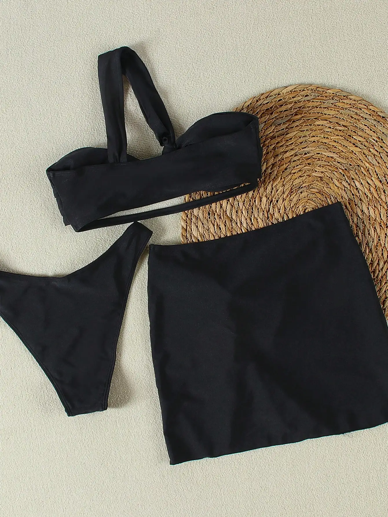 Black Three-Piece Women’s One-Shoulder Bikini Set For Beach Holiday Party Vacation
Black Three-Piece Women’s One-Shoulder Bikini Set For Beach Holiday Party Vacation