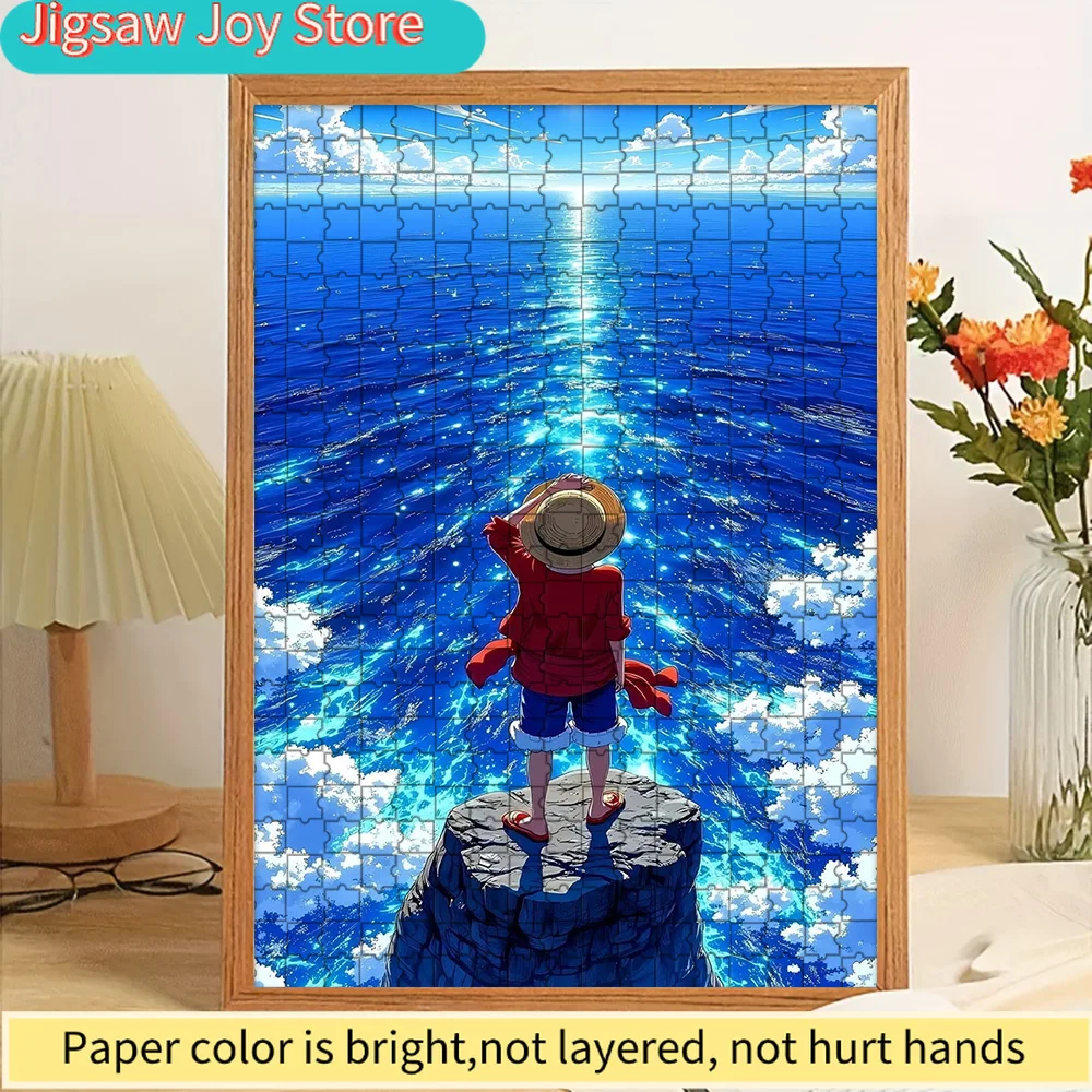 Пазл из бумаги с изображением персонажа One Piece: Монки Д. Луффи в соломенной шляпе, стоящий на скале, с видом на сияющий синий океан, сцена приключений, аниме
Пазл из бумаги с изображением персонажа One Piece: Монки Д. Луффи в соломенной шляпе, стоящий на скале, с видом на сияющий синий океан, сцена приключений, аниме