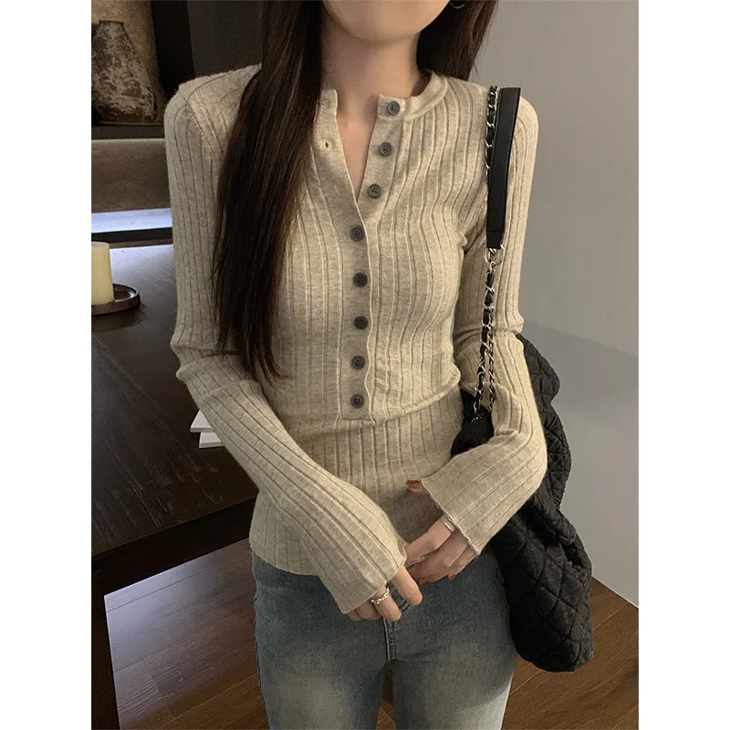 Spring Vintage O-neck Slim Casual Thin Long Sleeve Tops Women's Clothing Chic Button Solid Korean Street Knitted Pullovers
Spring Vintage O-neck Slim Casual Thin Long Sleeve Tops Women's Clothing Chic Button Solid Korean Street Knitted Pullovers