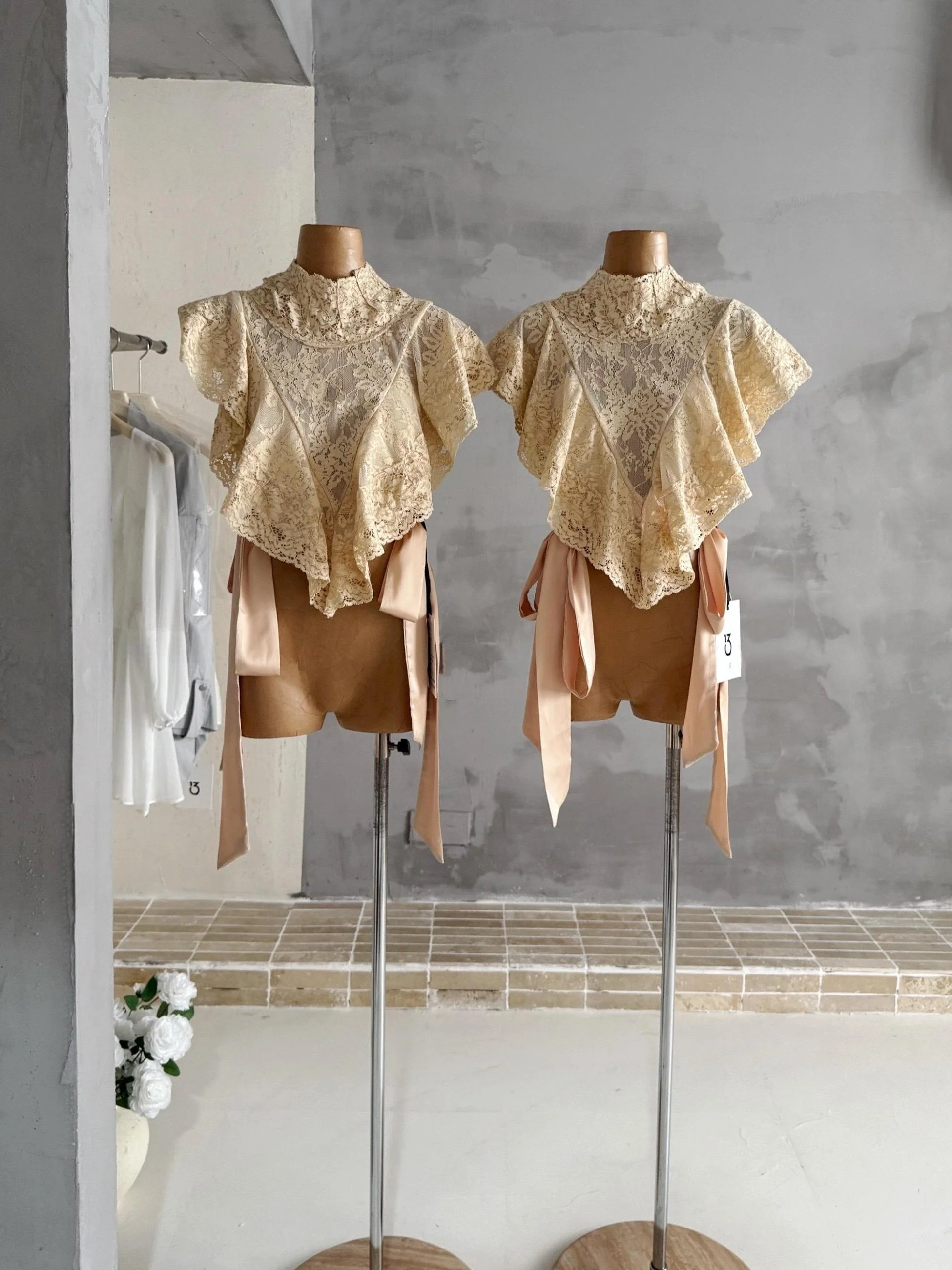 13Studio2026 Lace Top Short Sexy Pure Desire Design Knot Polyester Fiber Spring Collection Women's Fashion
13Studio2026 Lace Top Short Sexy Pure Desire Design Knot Polyester Fiber Spring Collection Women's Fashion