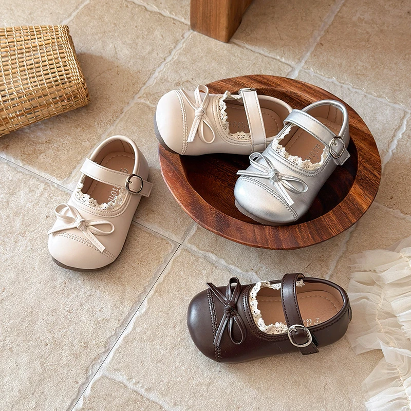 Ретро-туфли Мэри Джейн для девочек в стиле Лолита с кружевной отделкой и бантом, детские туфли-принцессы для свадьбы, вечеринки, повседневные кожаные туфли для детей
Ретро-туфли Мэри Джейн для девочек в стиле Лолита с кружевной отделкой и бантом, детские туфли-принцессы для свадьбы, вечеринки, повседневные кожаные туфли для детей