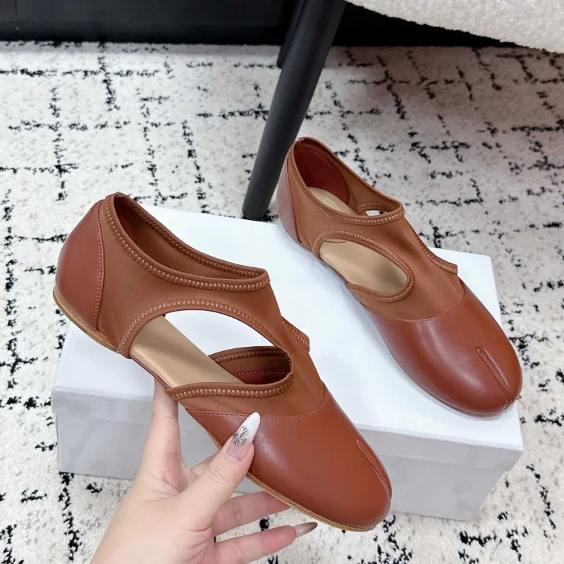 Luxury Black/Brown Ballet Flat Shoes Split Toe Pig Trotters 2026 New Spring Women's Leather Fashion Sandals
Luxury Black/Brown Ballet Flat Shoes Split Toe Pig Trotters 2026 New Spring Women's Leather Fashion Sandals