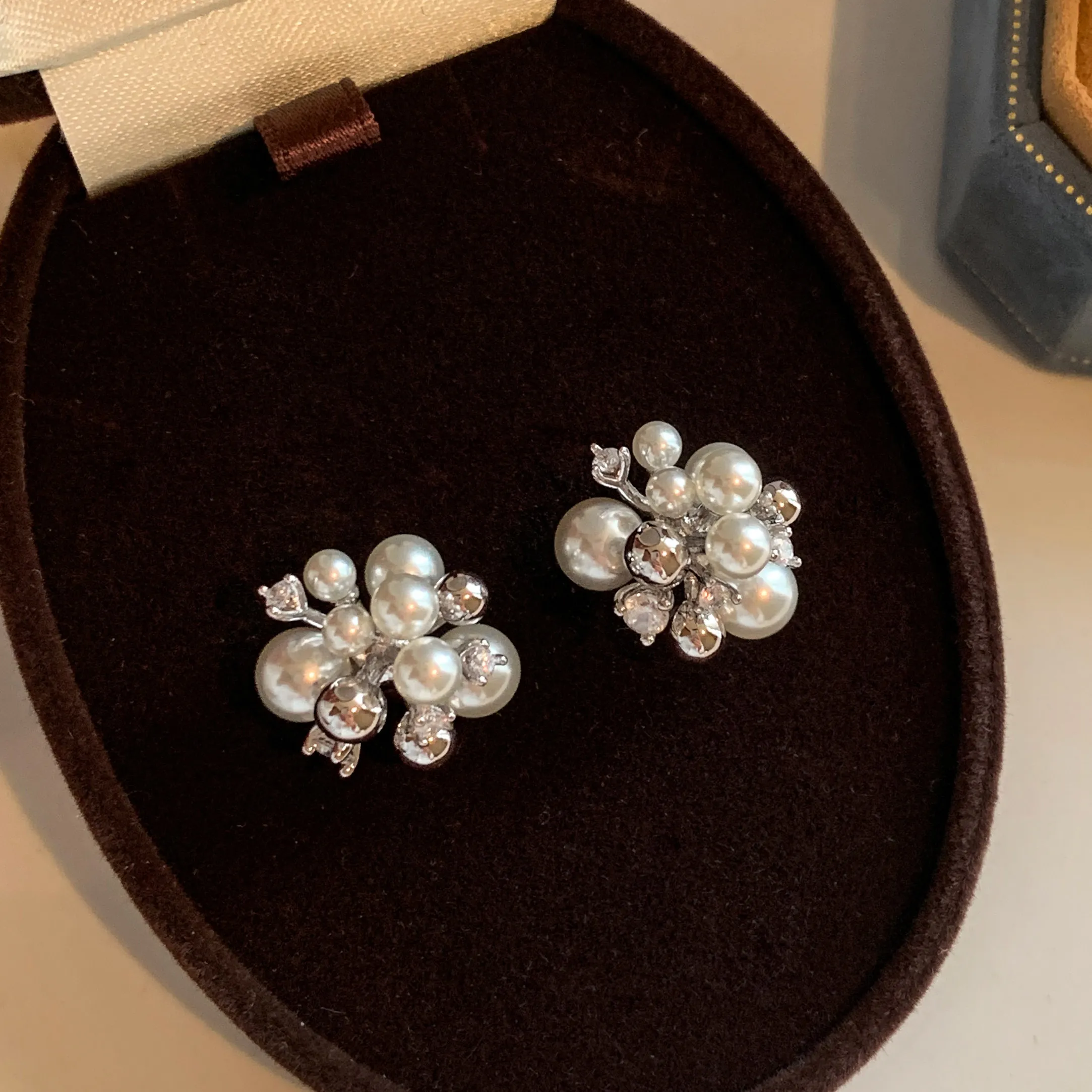 Pearl floral stud earrings for women elegant gentle sweet FLOWER bride pure ear accessory
Pearl floral stud earrings for women elegant gentle sweet FLOWER bride pure ear accessory