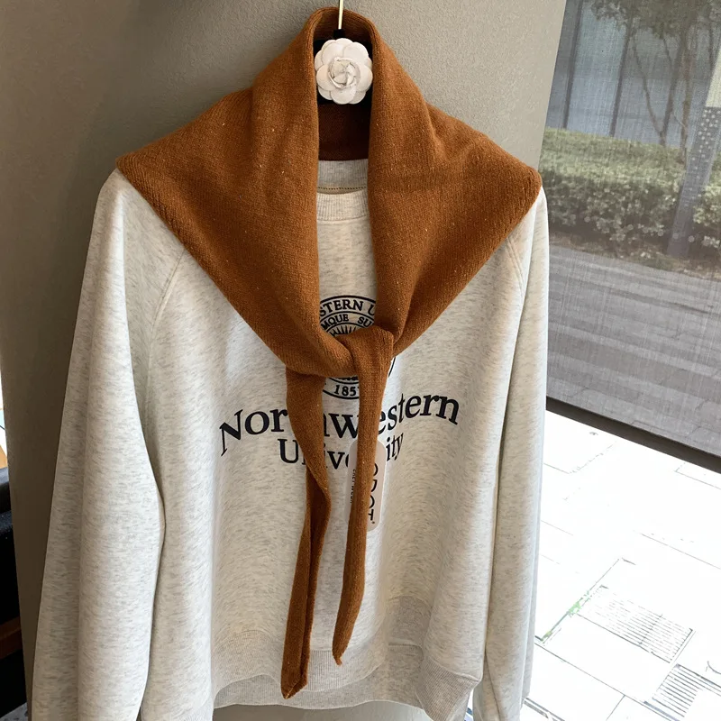 Korean-style solid color wool scarf with ribbons, knitted, warm, versatile, high-end, elegant, and stylish
Korean-style solid color wool scarf with ribbons, knitted, warm, versatile, high-end, elegant, and stylish