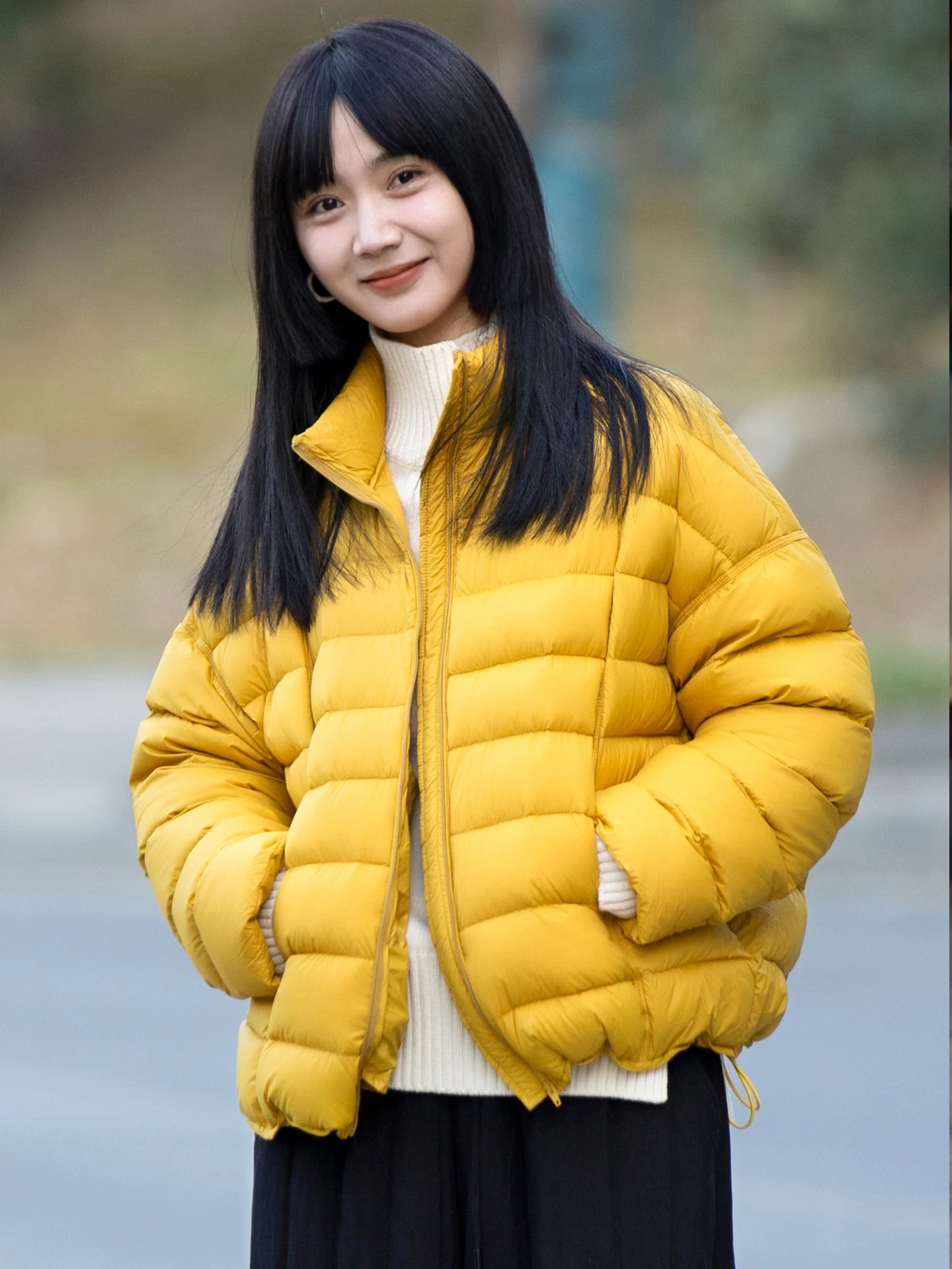 Women's Short Puffer Jacket 90% Goose down Stand Collar Lightweight Warm Casual Style Elastic Sealant Windproof Zipper Closure
Women's Short Puffer Jacket 90% Goose down Stand Collar Lightweight Warm Casual Style Elastic Sealant Windproof Zipper Closure